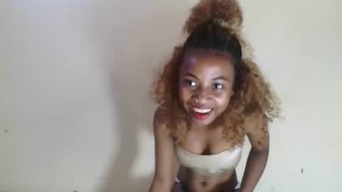 Snapshot of sexylittlebitch261 chatting on March 26, 6:41 am Elania online show from March 26, 6:41 am