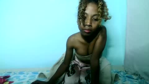 Snapshot of sexylittlebitch261 chatting on July 2, 6:25 pm Elania online show from July 2, 6:25 pm