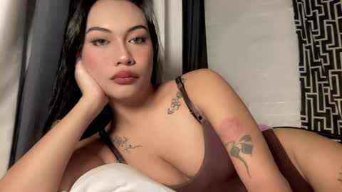Snapshot of sexylovesappira chatting on May 18, 5:41 pm maxine online show from May 18, 5:41 pm