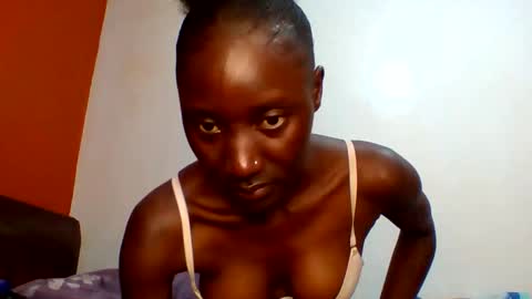 sexylucia5 online show from May 2, 10:04 pm