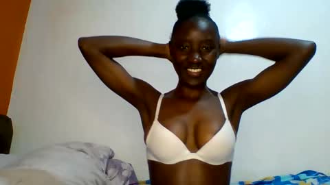 sexylucia5 online show from May 7, 11:48 am