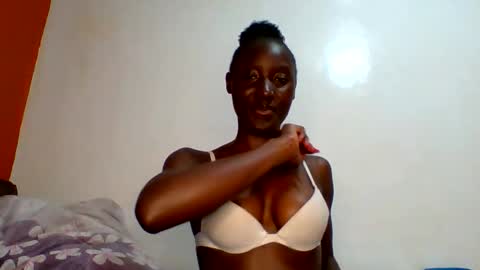 sexylucia5 online show from May 9, 9:09 pm