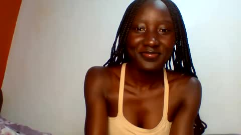 sexylucia5 online show from May 19, 9:43 pm