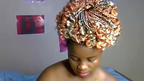 sexylucy33 online show from April 18, 12:47 am