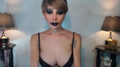 Snapshot of sexylusty2258 chatting on May 11, 1:55 am Queen Sofia online show from May 11, 1:55 am