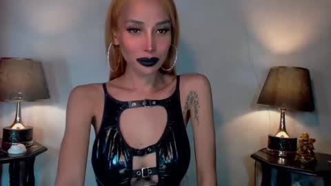 Snapshot of sexylusty2258 chatting on May 22, 2:55 pm Queen Sofia online show from May 22, 2:55 pm