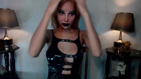 Snapshot of sexylusty2258 chatting on May 24, 2:49 am Queen Sofia online show from May 24, 2:49 am