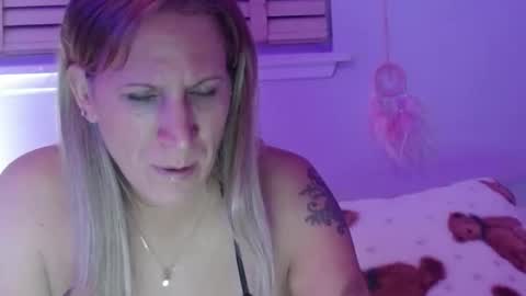 ryeanne25 online show from April 18, 9:13 am