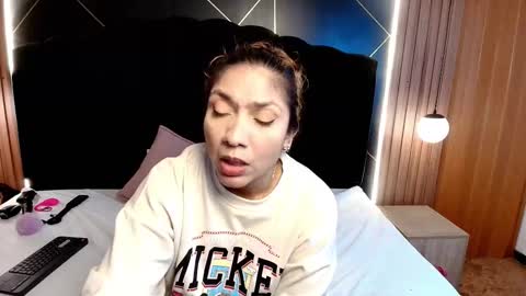 Snapshot of sexyrachel_ chatting on February 20, 12:16 pm R A C H E L online show from February 20, 12:16 pm