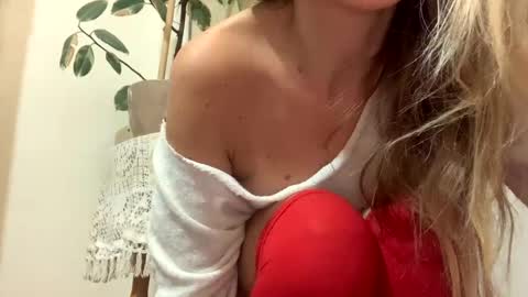 Snapshot of sexysexydream chatting on January 1, 7:10 pm Anya online show from January 1, 7:10 pm