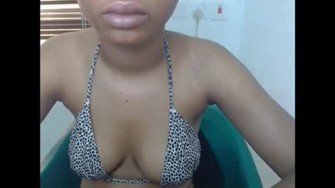 sexyxpeach online show from February 13, 10:00 am