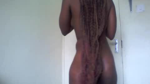 Snapshot of sexyy_tiny chatting on April 16, 5:08 am Mel online show from April 16, 5:08 am