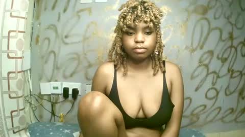 sexyyred_ online show from March 12, 10:07 pm