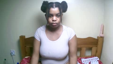 sexyyred_ online show from May 12, 7:11 pm