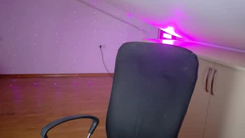 Aya online show from October 2, 9:49 am