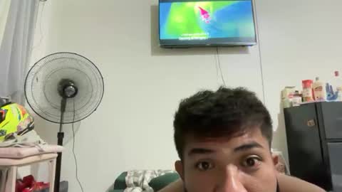 Snapshot of shake_raytow34 chatting on May 3, 4:57 pm shake_raytow34 online show from May 3, 4:57 pm