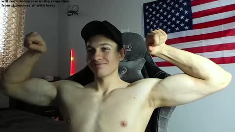 Snapshot of shameless_di chatting on December 3, 10:28 am shameless di online show from December 3, 10:28 am