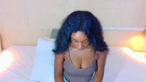 Snapshot of shamira_moore chatting on December 22, 7:00 pm Catalina online show from December 22, 7:00 pm