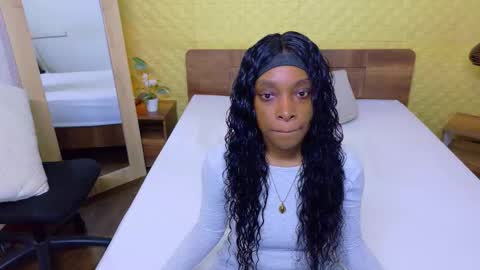 Snapshot of shamira_moore chatting on February 13, 8:05 pm Catalina online show from February 13, 8:05 pm