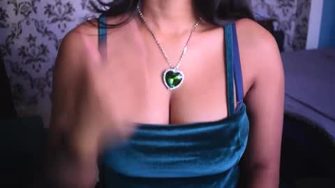 Snapshot of shanaya_indian chatting on January 10, 4:01 am shanaya indian online show from January 10, 4:01 am