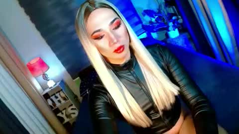 Snapshot of shane_hugexx chatting on October 6, 6:38 pm MISS SHANE online show from October 6, 6:38 pm