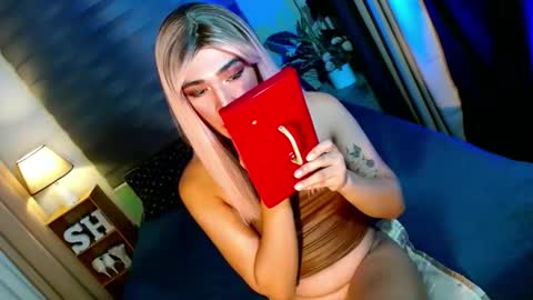 Snapshot of shane_hugexx chatting on December 2, 6:25 pm MISS SHANE online show from December 2, 6:25 pm