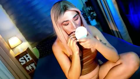 Snapshot of shane_hugexx chatting on December 3, 6:39 pm MISS SHANE online show from December 3, 6:39 pm