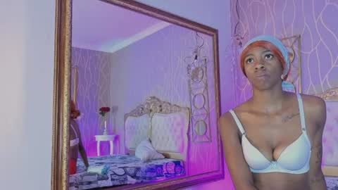 Snapshot of shanelle__ chatting on July 14, 3:29 pm S H A N E L L E online show from July 14, 3:29 pm