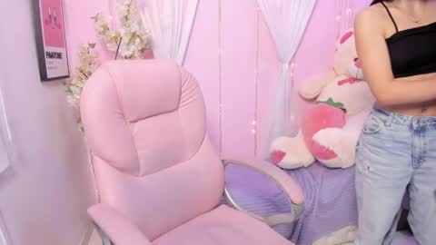 Snapshot of shanelledupont_ chatting on May 18, 8:36 pm Shanelle online show from May 18, 8:36 pm