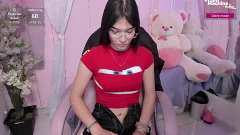 Snapshot of shanelledupont_ chatting on May 28, 7:55 pm Shanelle online show from May 28, 7:55 pm