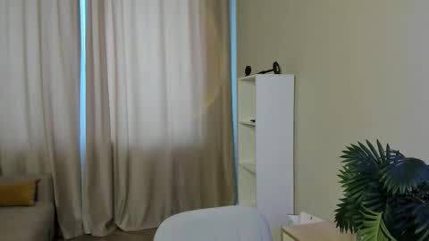 me name is Mia online show from February 11, 8:41 am