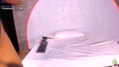 Snapshot of shanelsmiith chatting on February 5, 10:36 pm Shanel online show from February 5, 10:36 pm