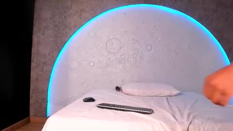 Snapshot of shanelsmiith chatting on February 8, 12:08 pm Shanel online show from February 8, 12:08 pm