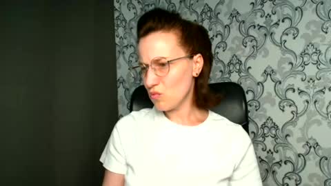 Snapshot of shannen_sweet chatting on June 24, 11:09 am Shannen online show from June 24, 11:09 am