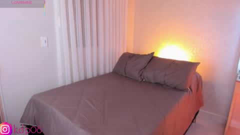 Snapshot of shannol_ryan chatting on February 15, 1:02 am Shannol online show from February 15, 1:02 am
