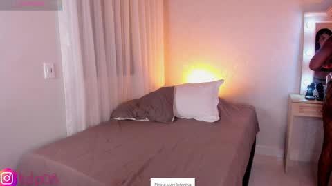 Snapshot of shannol_ryan chatting on March 27, 1:33 am Shannol online show from March 27, 1:33 am