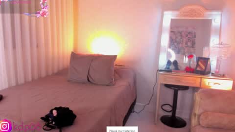 Snapshot of shannol_ryan chatting on April 16, 12:55 am Shannol online show from April 16, 12:55 am