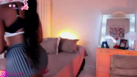 Snapshot of shannol_ryan chatting on April 22, 1:19 am Shannol online show from April 22, 1:19 am