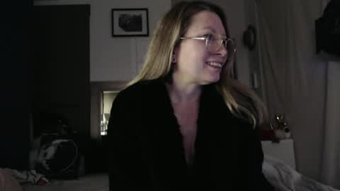 Snapshot of shannon07 chatting on December 22, 11:54 am Shannon07 online show from December 22, 11:54 am