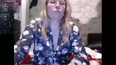 Snapshot of shannon07 chatting on October 20, 6:47 am Shannon07 online show from October 20, 6:47 am