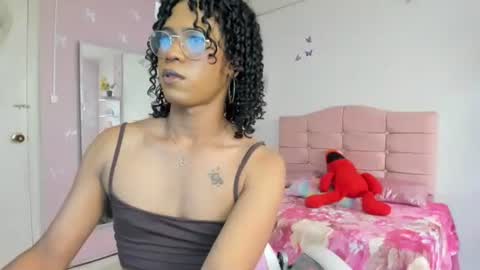 Snapshot of shanny_hill chatting on May 9, 8:14 pm shanny_hill online show from May 9, 8:14 pm