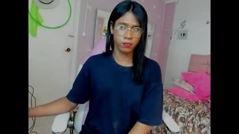 Snapshot of shanny_hill chatting on May 16, 12:26 pm shanny_hill online show from May 16, 12:26 pm