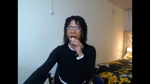 Snapshot of shanny_hill chatting on May 24, 1:38 pm shanny_hill online show from May 24, 1:38 pm