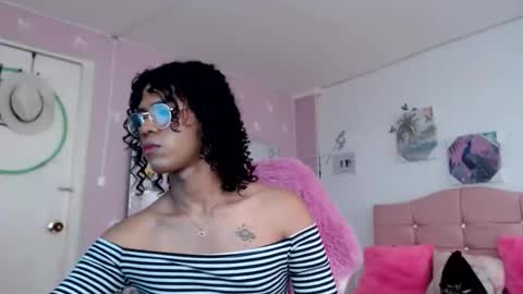 Snapshot of shanny_hill chatting on May 27, 7:00 pm shanny_hill online show from May 27, 7:00 pm