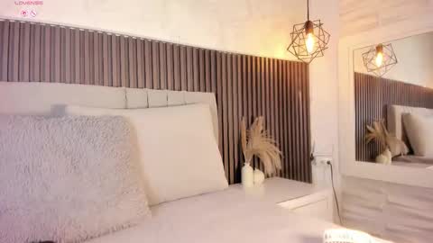 SHANON online show from November 22, 6:18 pm