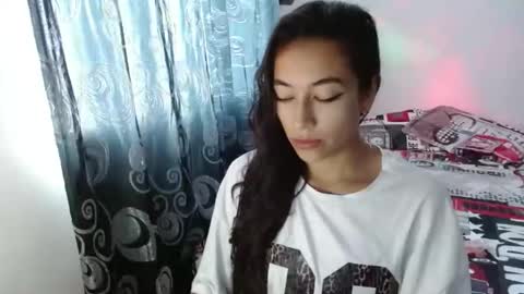 Snapshot of shantal_d03 chatting on November 6, 6:20 pm shantal_d03 online show from November 6, 6:20 pm