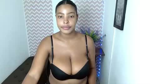 Snapshot of shantalcarson chatting on July 3, 6:58 pm Dayana online show from July 3, 6:58 pm