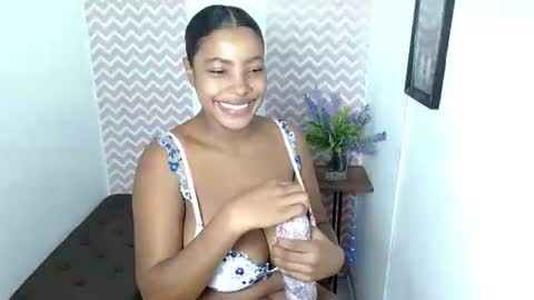 Snapshot of shantalcarson chatting on July 15, 6:46 pm Dayana online show from July 15, 6:46 pm