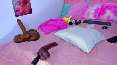 Snapshot of shantall__ chatting on March 27, 7:13 pm Shantall Jones online show from March 27, 7:13 pm