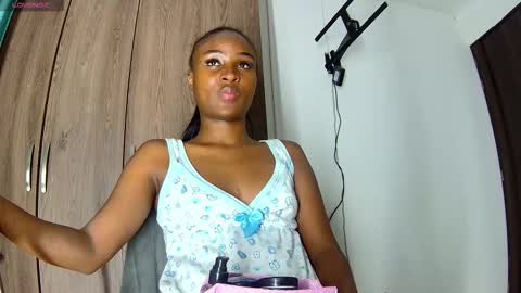 Snapshot of shantall_ebony1 chatting on September 24, 8:17 am shantall_ebony1 online show from September 24, 8:17 am